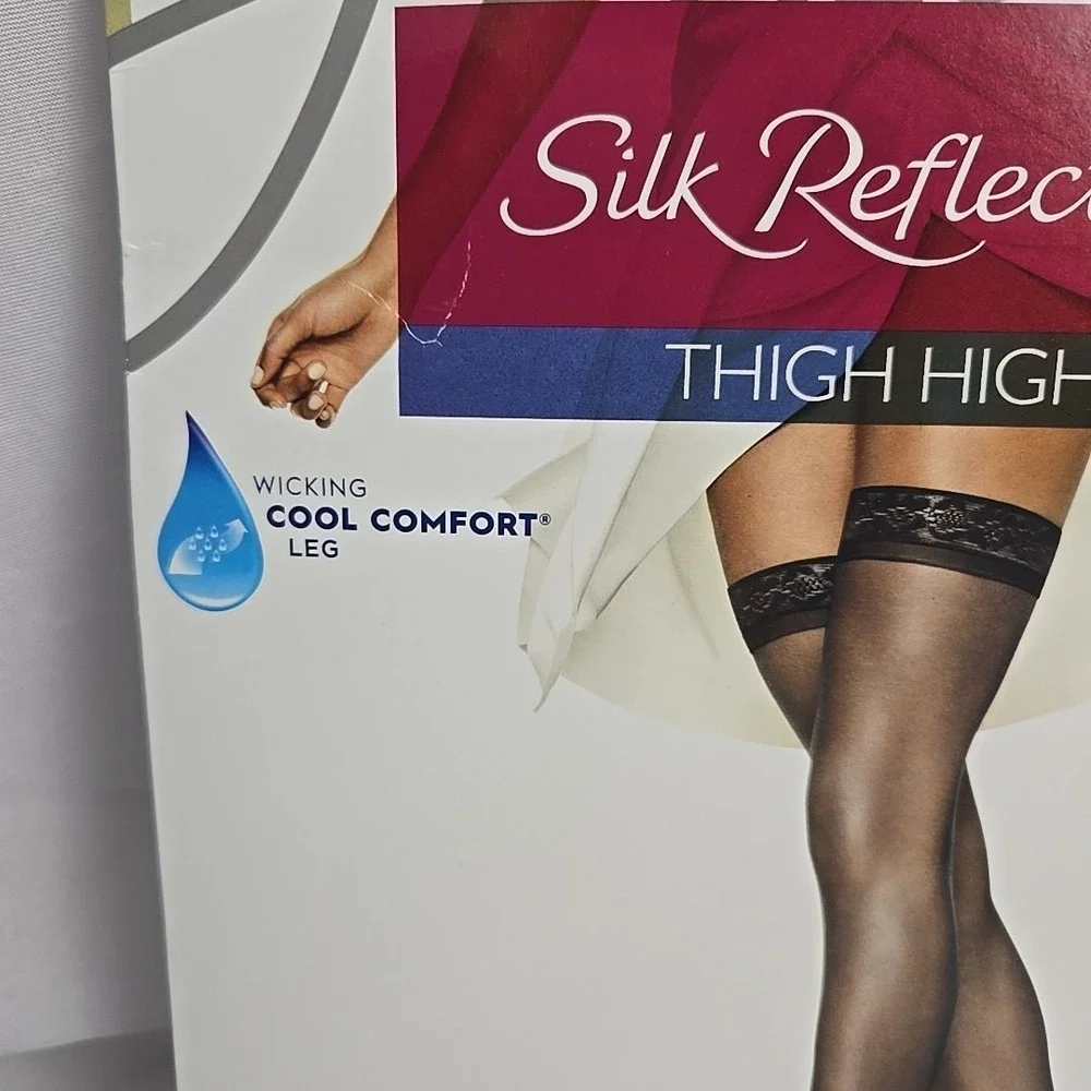 Hanes Silk Reflections Thigh Highs Silky‎ Sheer Toe Size AB Barely Black 720